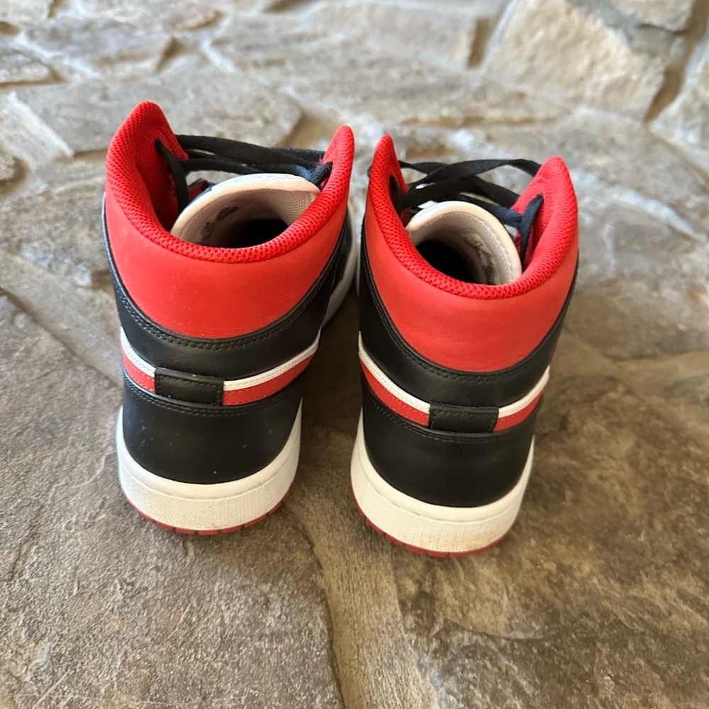 Air Jordan 1 Mid Black and Red - Picture 4 of 6